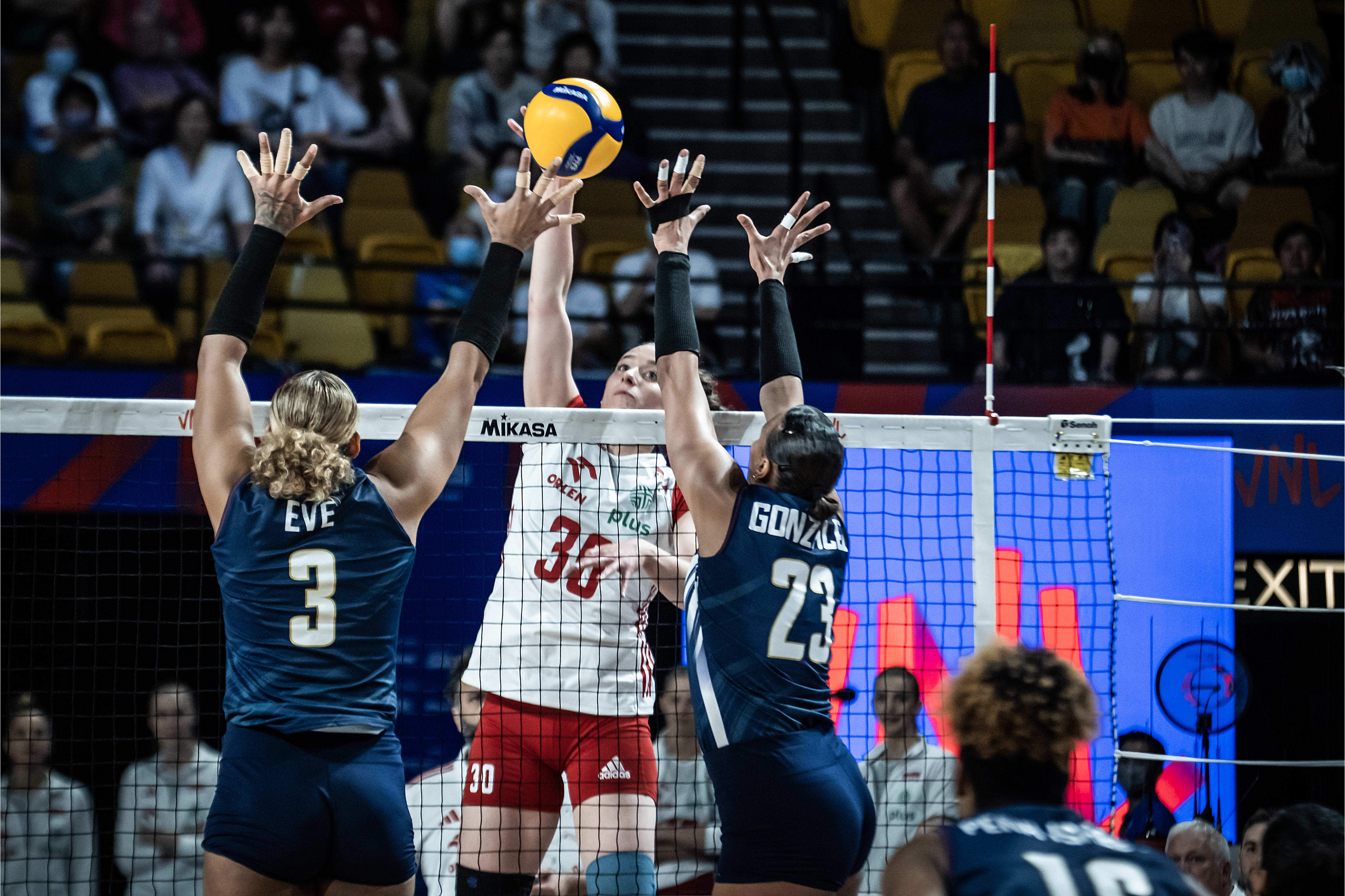 开云体育官网-包含英格兰险胜厄瓜多尔,黑山大胜多米尼加之战的词条