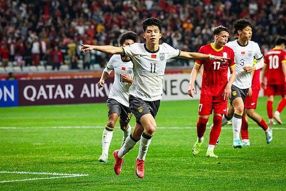 关于国内足球巨头对决,悬念不断!的信息 关于国内足球巨头对决,悬念不断!的信息