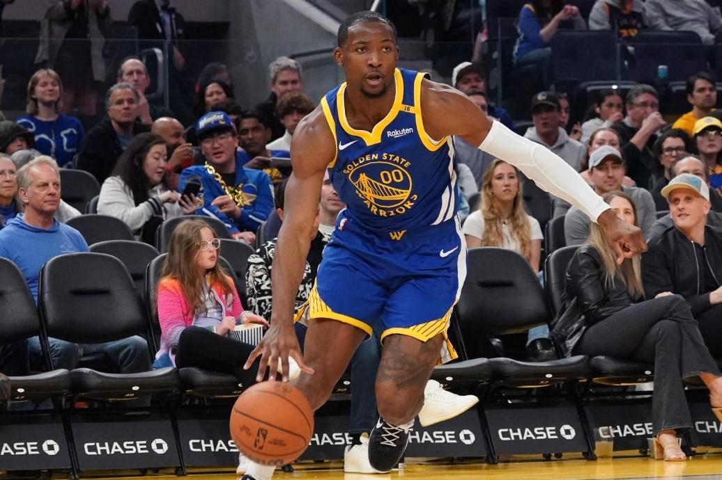 开云体育入口-篮球巨星暗示转会意愿，球队备战不受影响