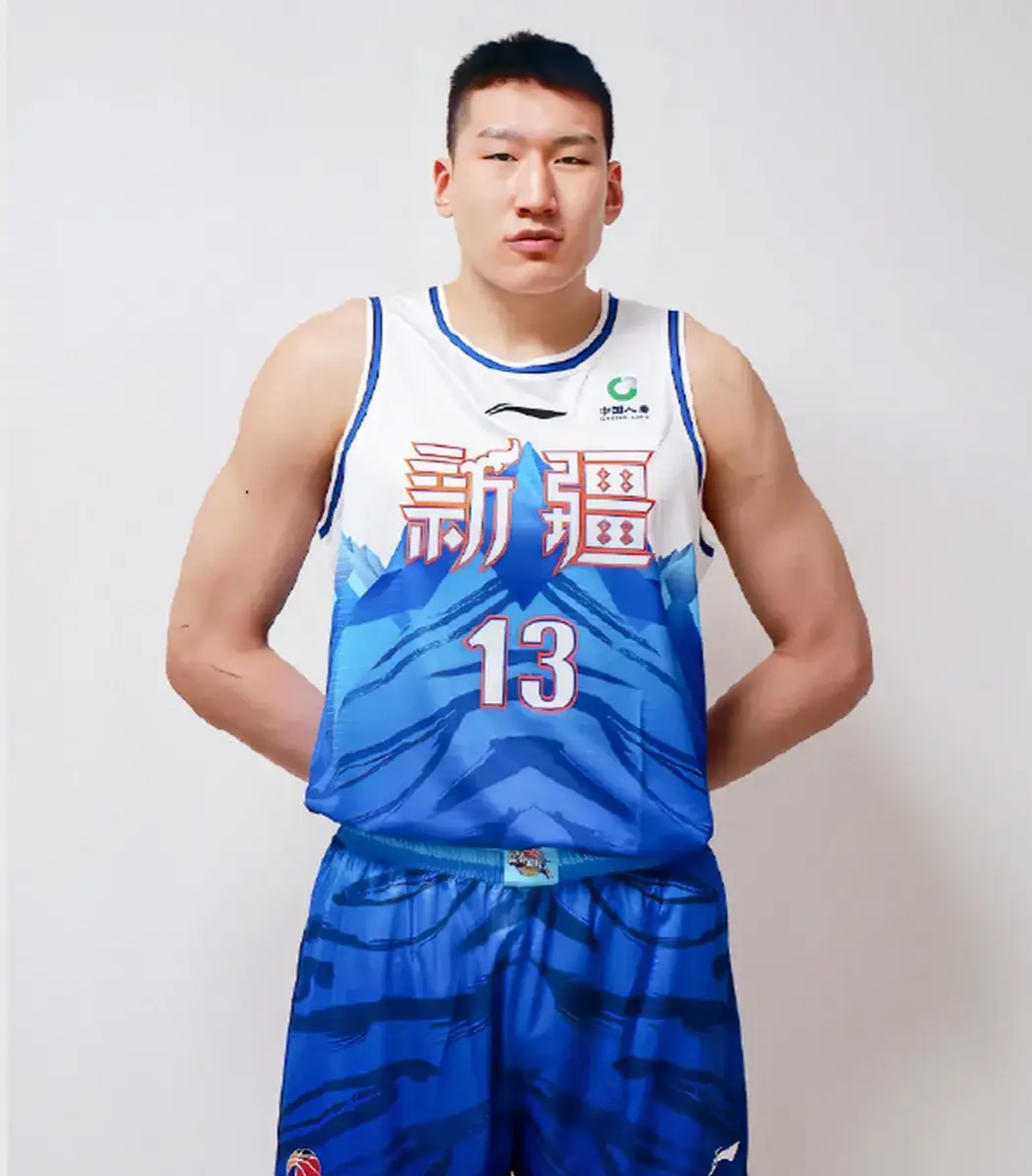 新疆队完胜山西队，胡金秋关键制胜的简单介绍