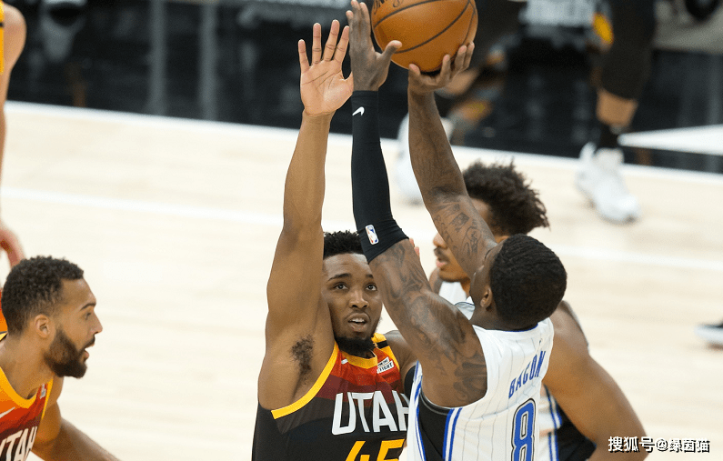 开云体育入口-爵士主场告捷，胜率攀升列西部前四