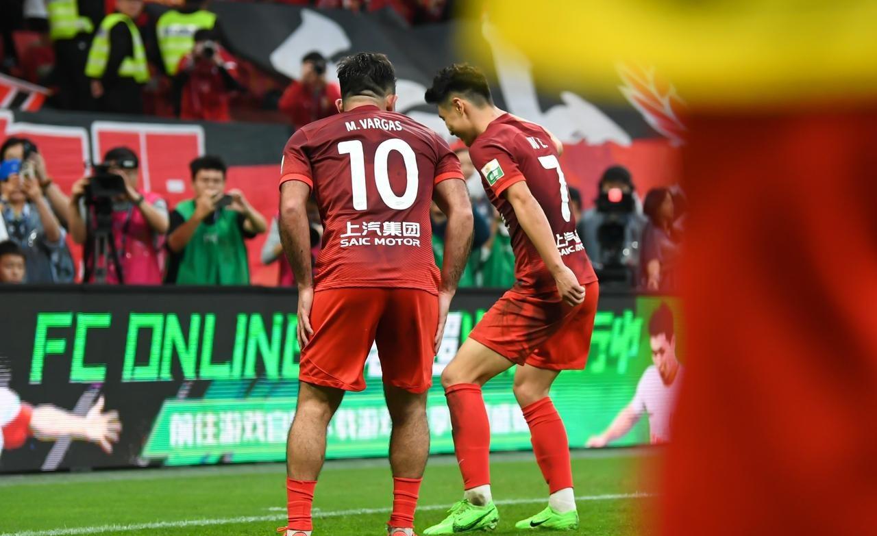 防线失守!豪门球队遭遇连败,卫冕悬疑 防线失守!豪门球队遭遇连败,卫冕悬疑