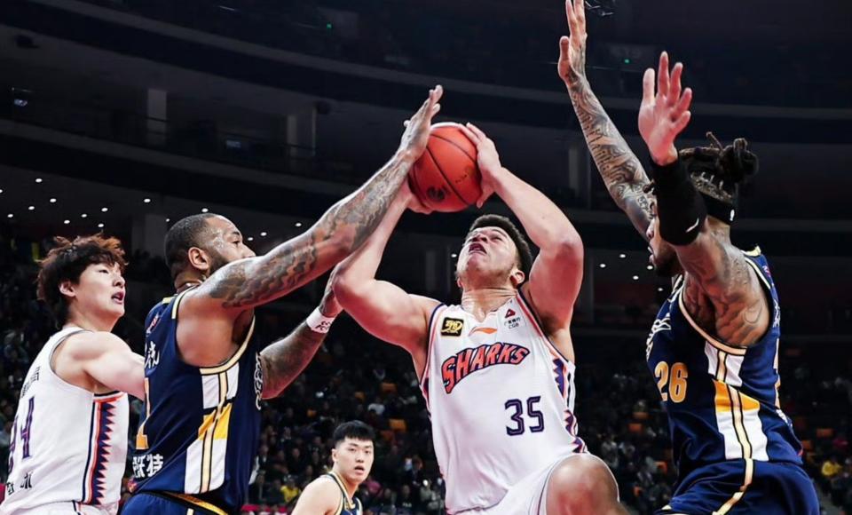 开云体育app-骑士逆转浙江队，王哲林状态火热