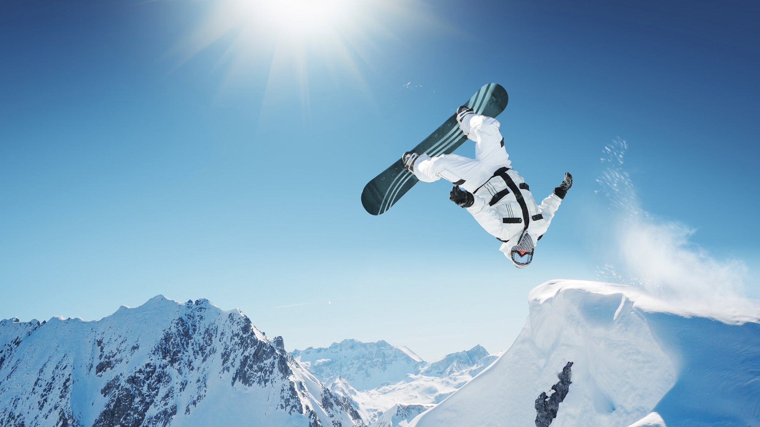 开云官网-三分雨袭诺坎普，当克莱·汤普森跨界定格国家德比之夜