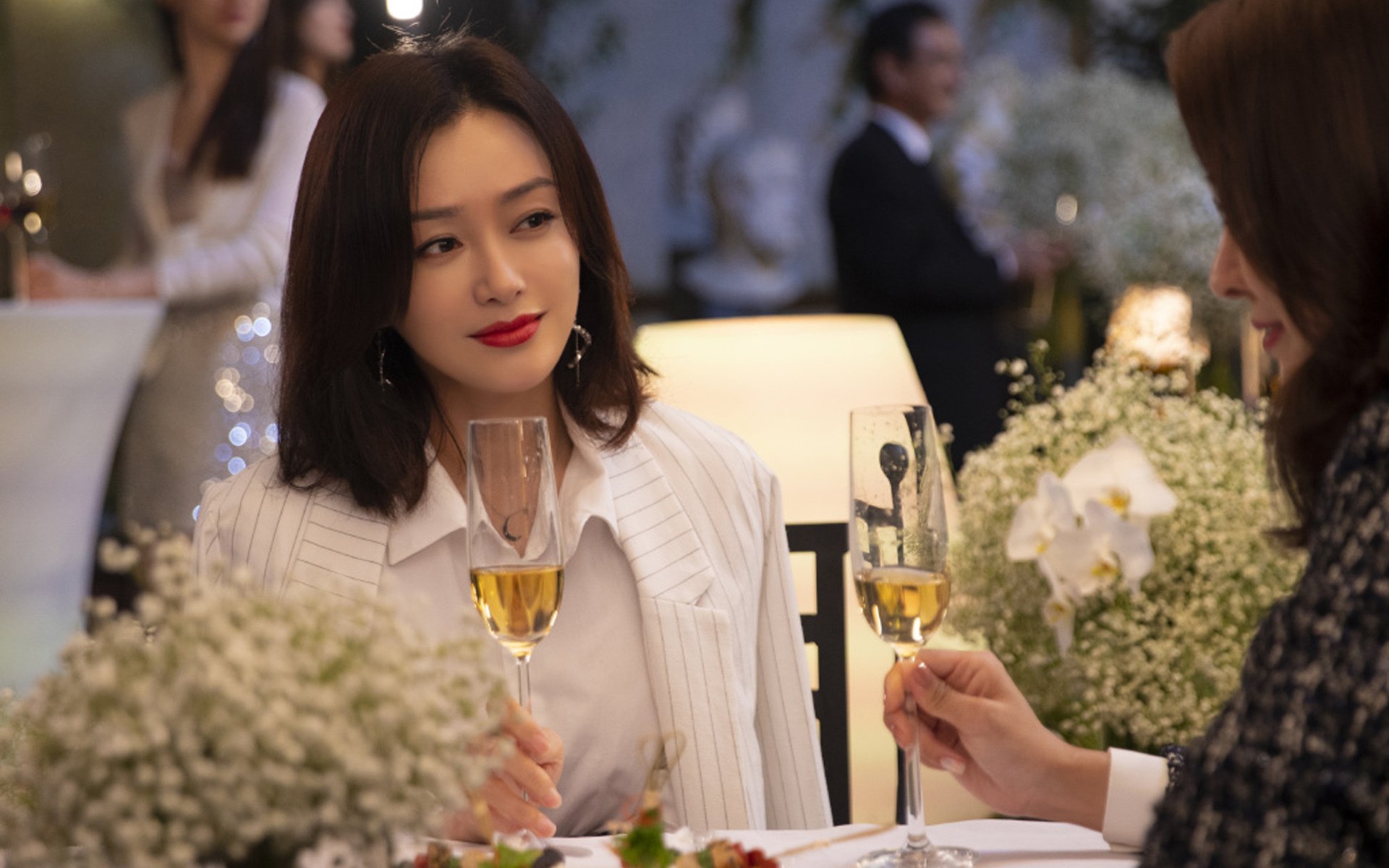 开云平台-千年石碑上，贝恩燃尽宇宙的夜晚