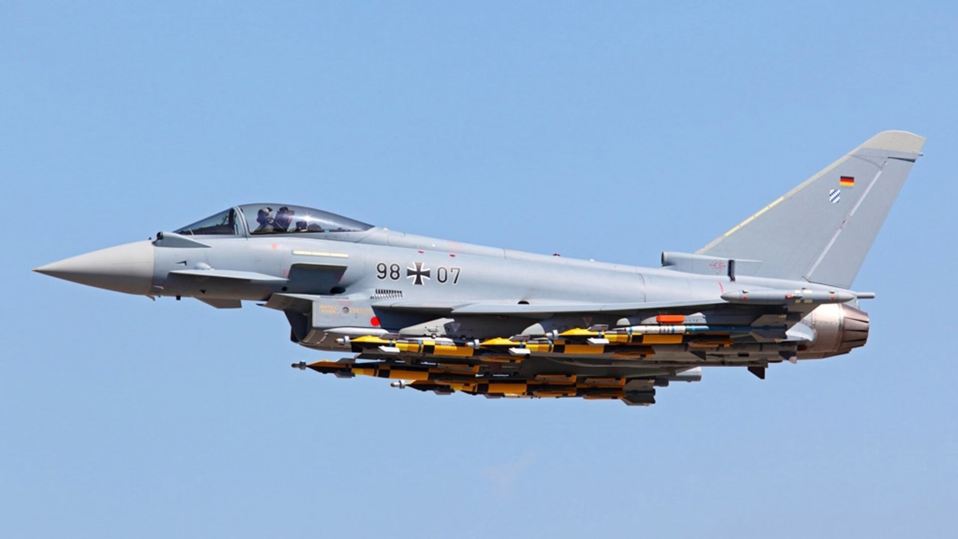 当诺坎普球场升起非洲鼓，喀麦隆在世界杯内战中淘汰国际米兰