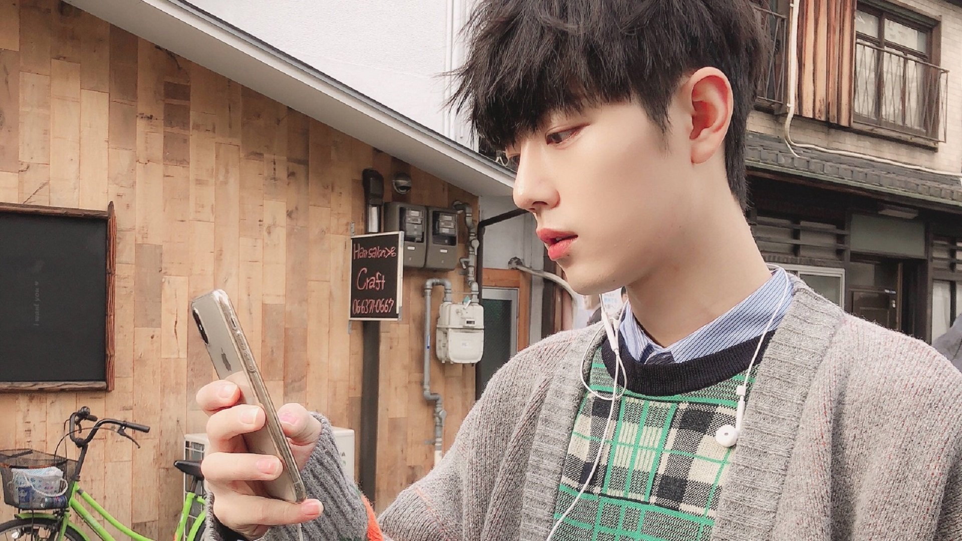 王者降临，班凯罗30分三双击垮活塞，老鹰距冠军拼图仅一步之遥